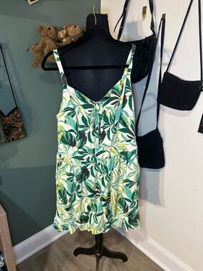Torrid Tropical Leaf Romper Size 0 (10/12) Beachy Stretch Tie Front Summer